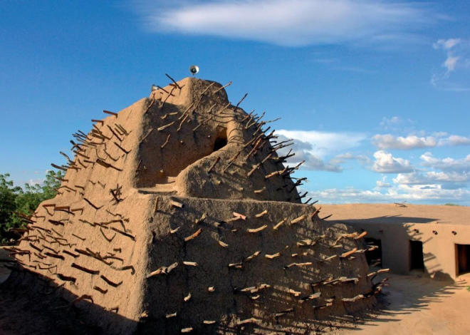 Restauration du Tombeau des Askia à Gao : Un symbole de résistance face aux défis climatiques et sécuritaires