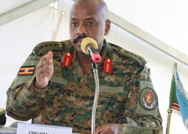 Ouganda : Muhoozi Kainerugaba renonce à sa candidature et soutient son père