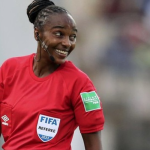 Salima Mukansanga, pioneira da arbitragem, aposenta-se aos 36 anos