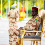 Guiné: Mamadi Doumbouya autoproclama-se general do exército
