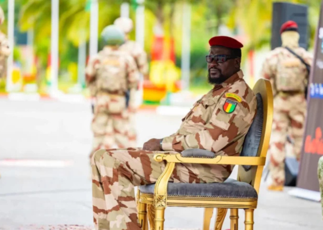 Guiné: Mamadi Doumbouya autoproclama-se general do exército