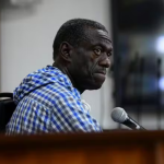 L’opposant Kizza Besigye devant une cour martiale : les interrogations persistent