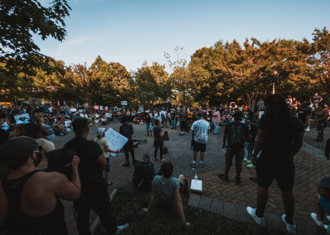 Gás lacrimogêneo e prisões durante marcha contra o feminicídio no Quênia