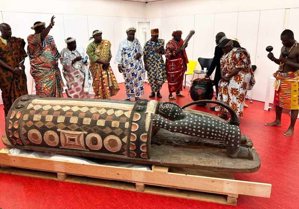France : une loi permet la restitution du tambour parleur Djidji Ayôkwé à la Côte d’Ivoire