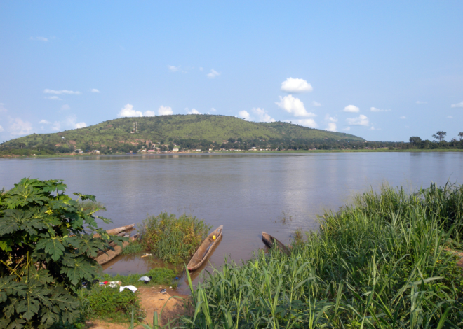 Quand la rivière Oubangui devient un pont pour le commerce informel