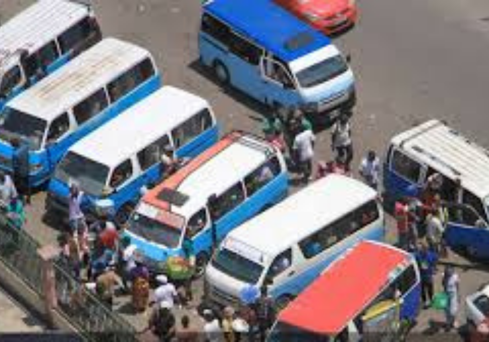 Grève des taxis en Angola – l’appel à la formalisation du secteur informel