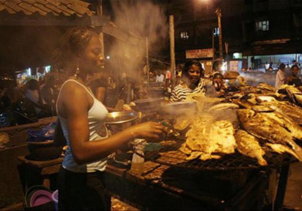 Côte d’Ivoire : l’alloco, star gourmande des allocodromes d’Abidjan